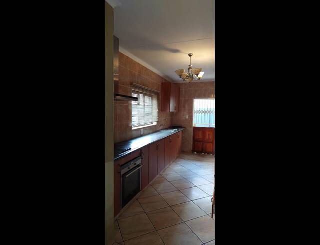 3 BEDROOM HOUSE FOR SALE IN THE ORCHARDS